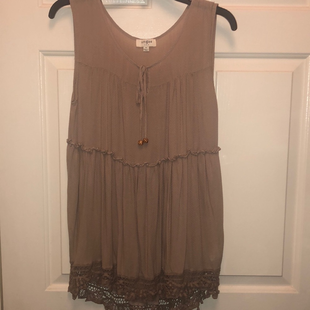 Light brown Umgee tank.
